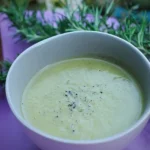 Recette de soupe à la courgette et au romarin