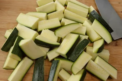 Cut the zucchini into chunks