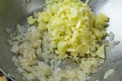 Cook zucchini flesh ans onions