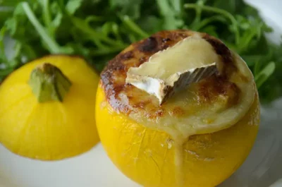 Recipe of round zucchini stuffed with french cheese